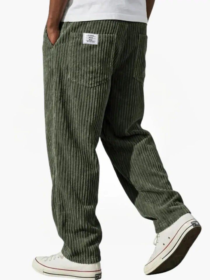 Men's ribbed corduroy trousers with straight legs and front pockets