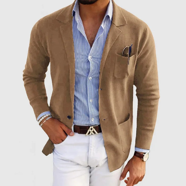 Men's long-sleeve knit blazer with notched lapels and front pockets