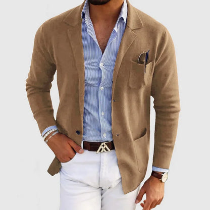 Men's long-sleeve knit blazer with notched lapels and front pockets