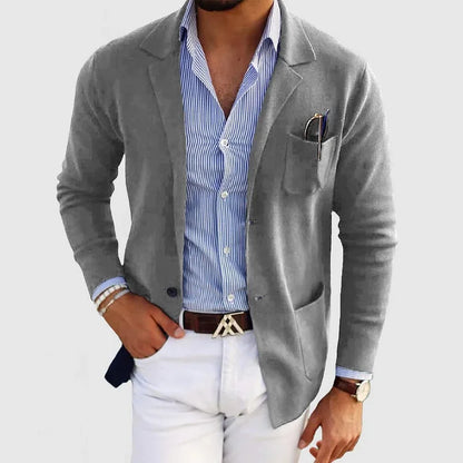 Men's long-sleeve knit blazer with notched lapels and front pockets