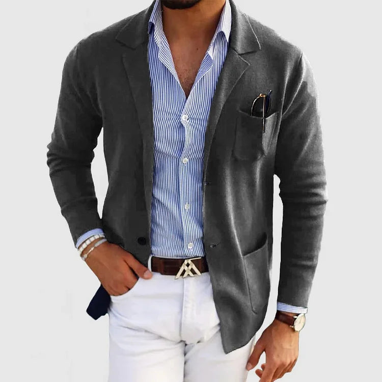 Men's long-sleeve knit blazer with notched lapels and front pockets