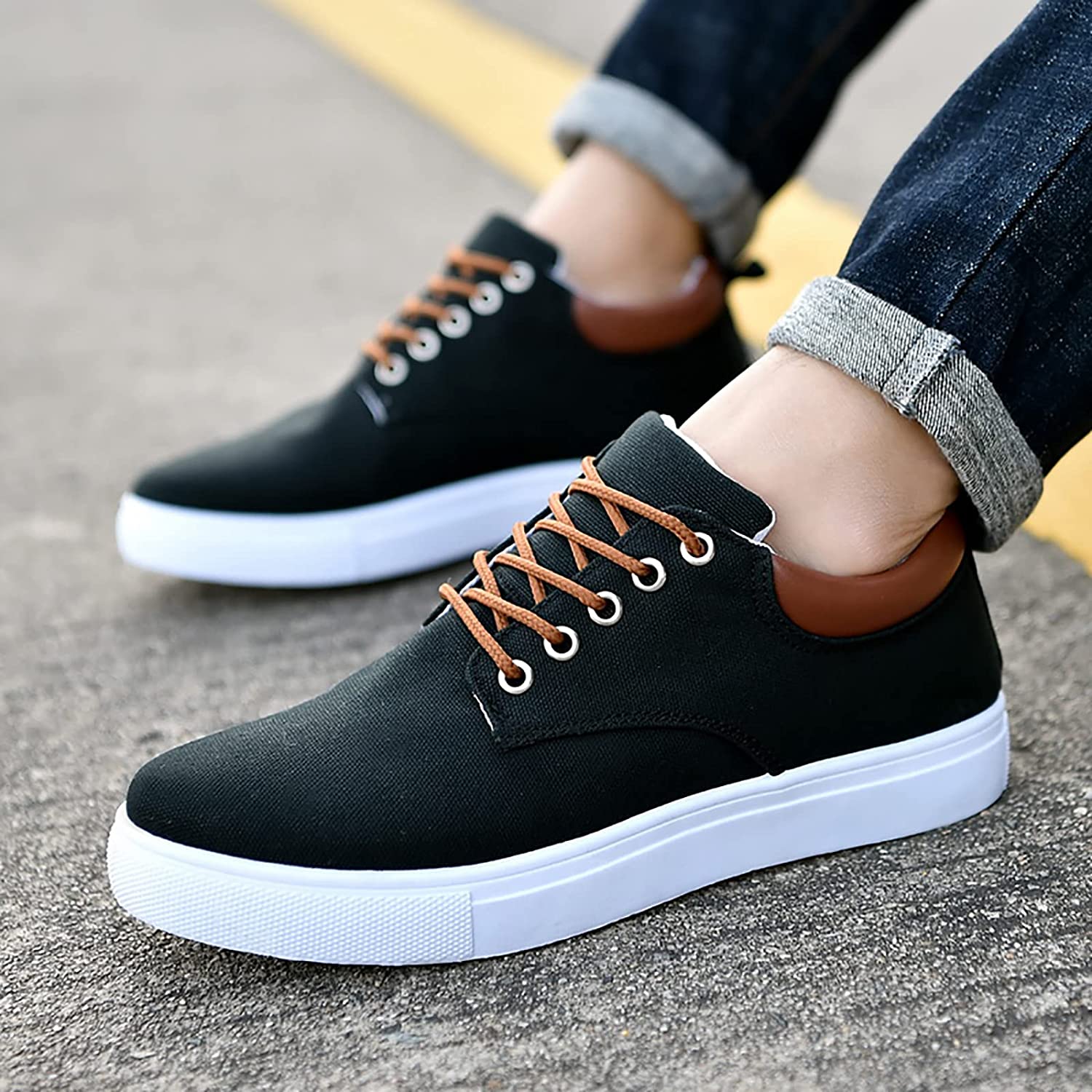 Men's low-top lace-up sneakers with white soles