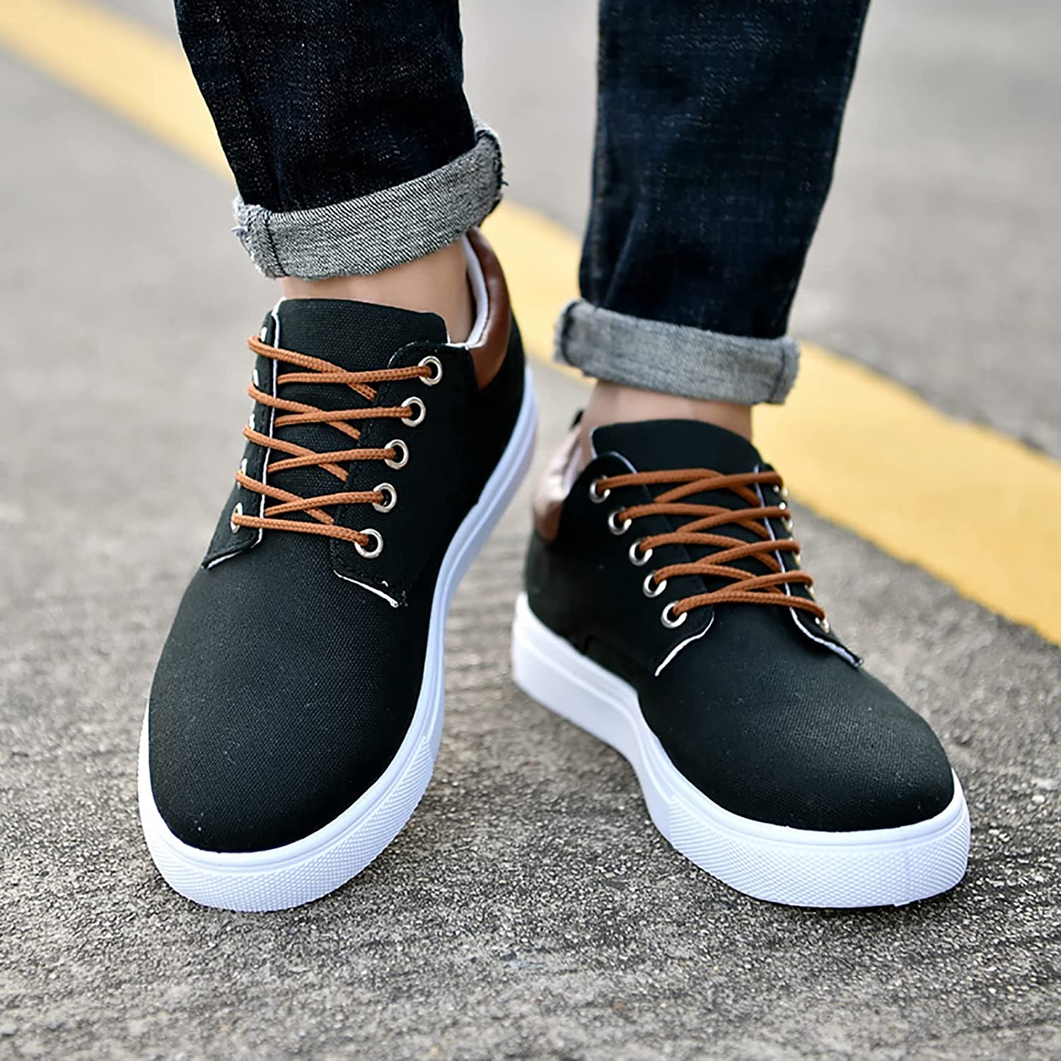 Men's low-top lace-up sneakers with white soles