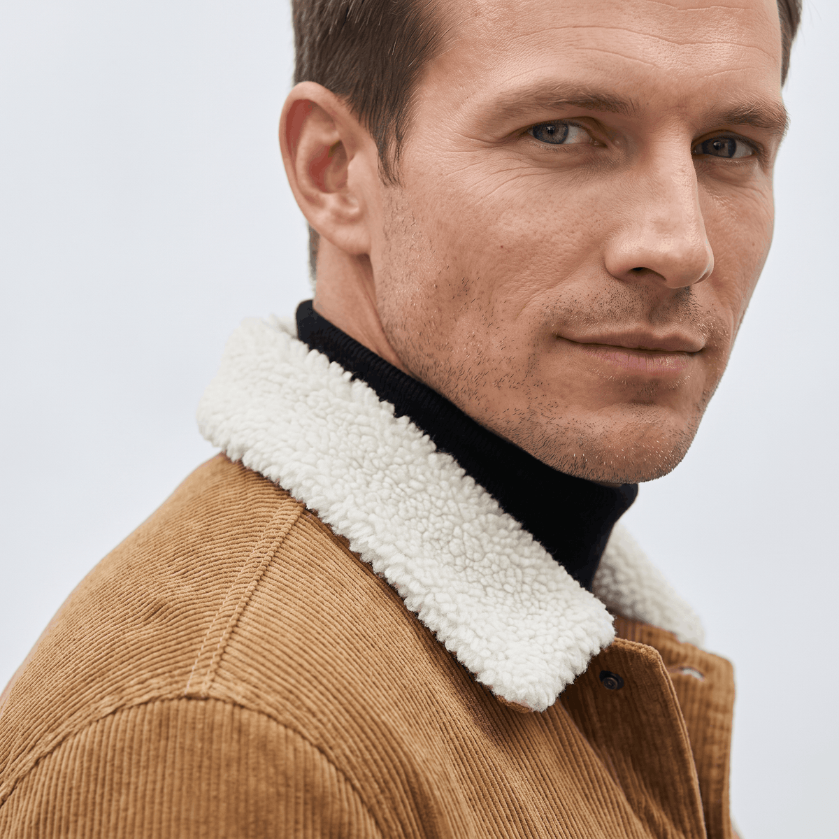 Men's corduroy jacket with sherpa collar, button front and chest pockets