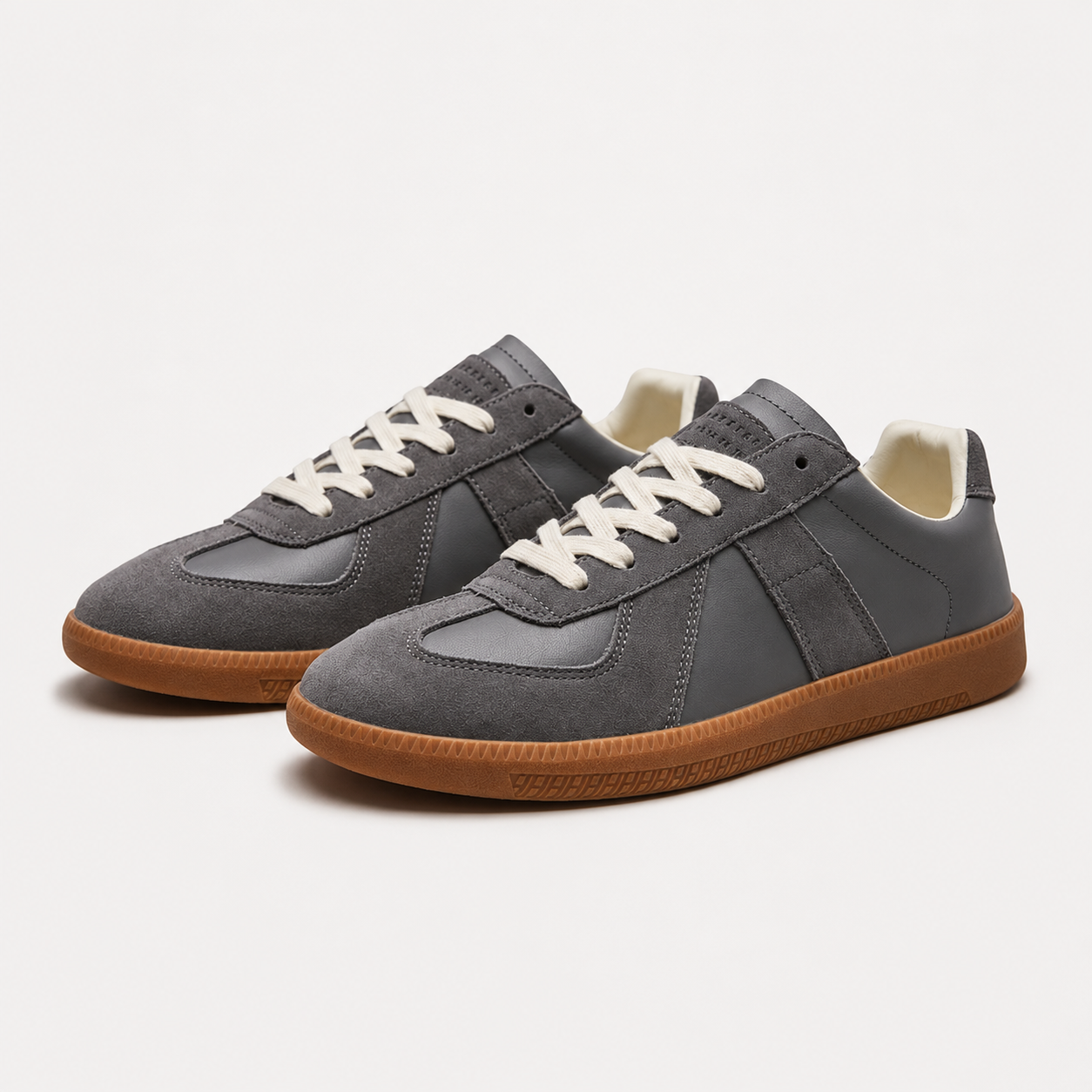 Men's low-top lace-up sneakers with contrast panel detailing