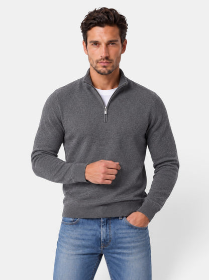 Men's quarter-zip mock neck jumper with long sleeves and ribbed trims