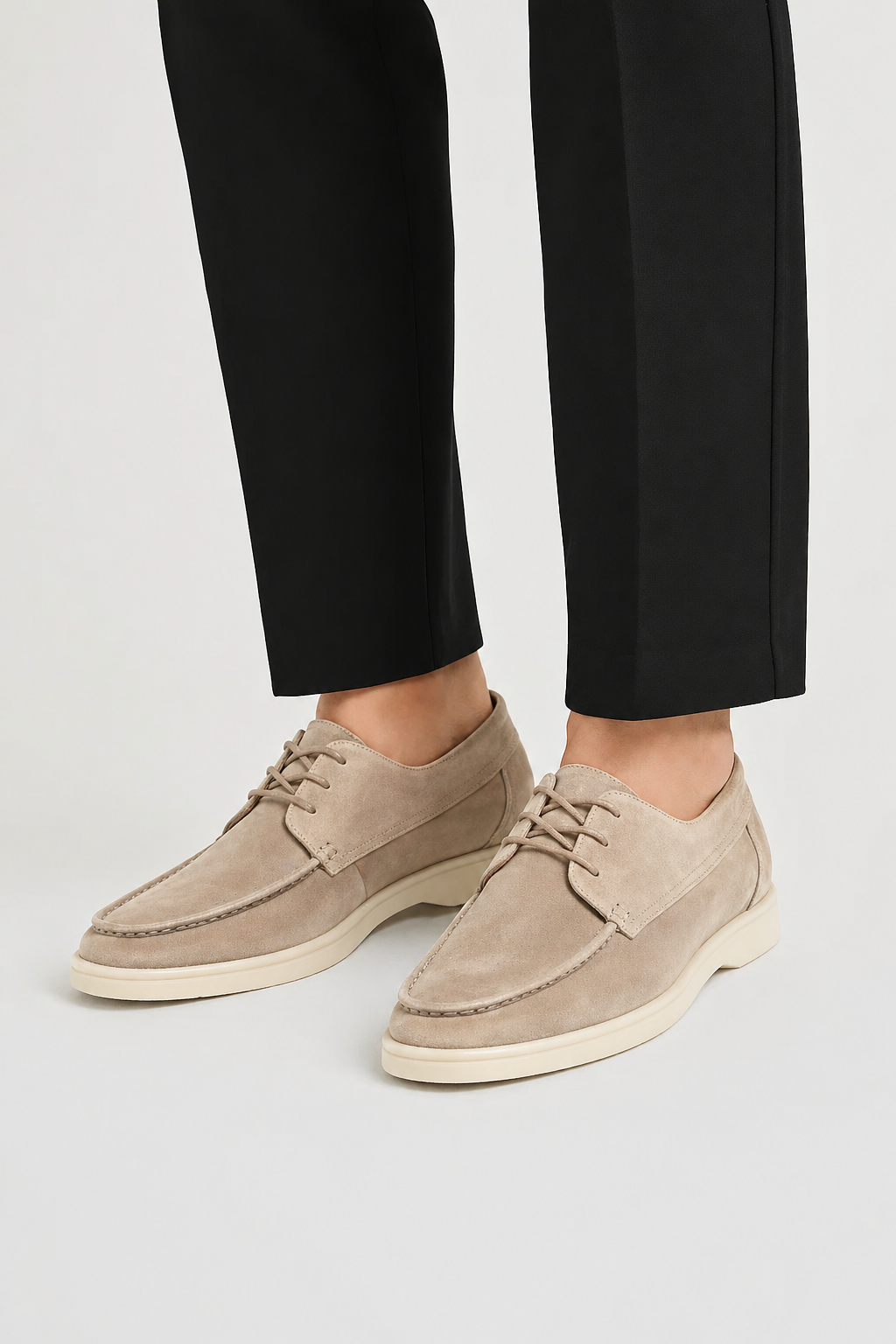 Men's lace-up loafers with moc toe and low heel
