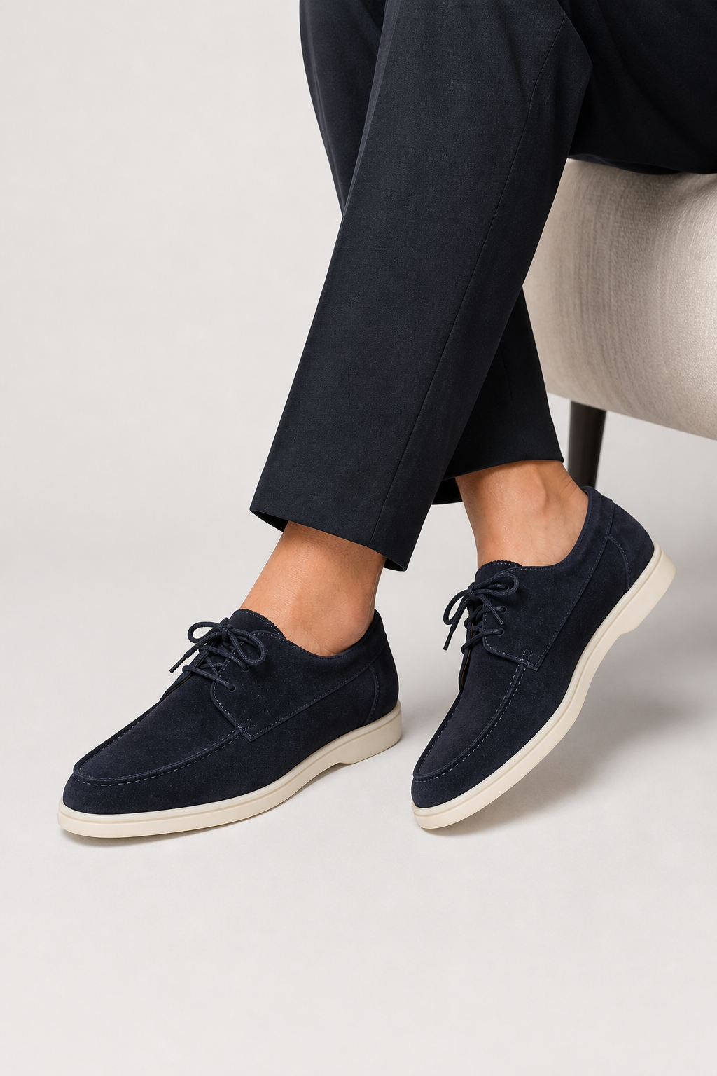 Men's lace-up loafers with moc toe and low heel