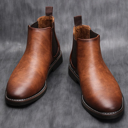 Men's Chelsea ankle boots with rounded toes, elastic side panels and flat soles