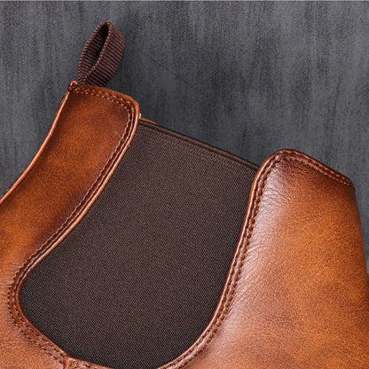 Men's Chelsea ankle boots with rounded toes, elastic side panels and flat soles