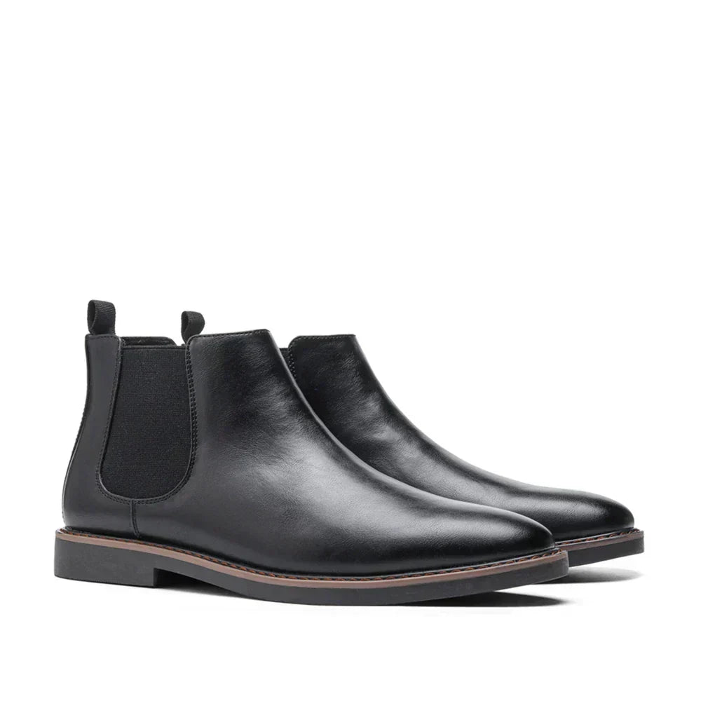 Men's Chelsea ankle boots with rounded toes, elastic side panels and flat soles