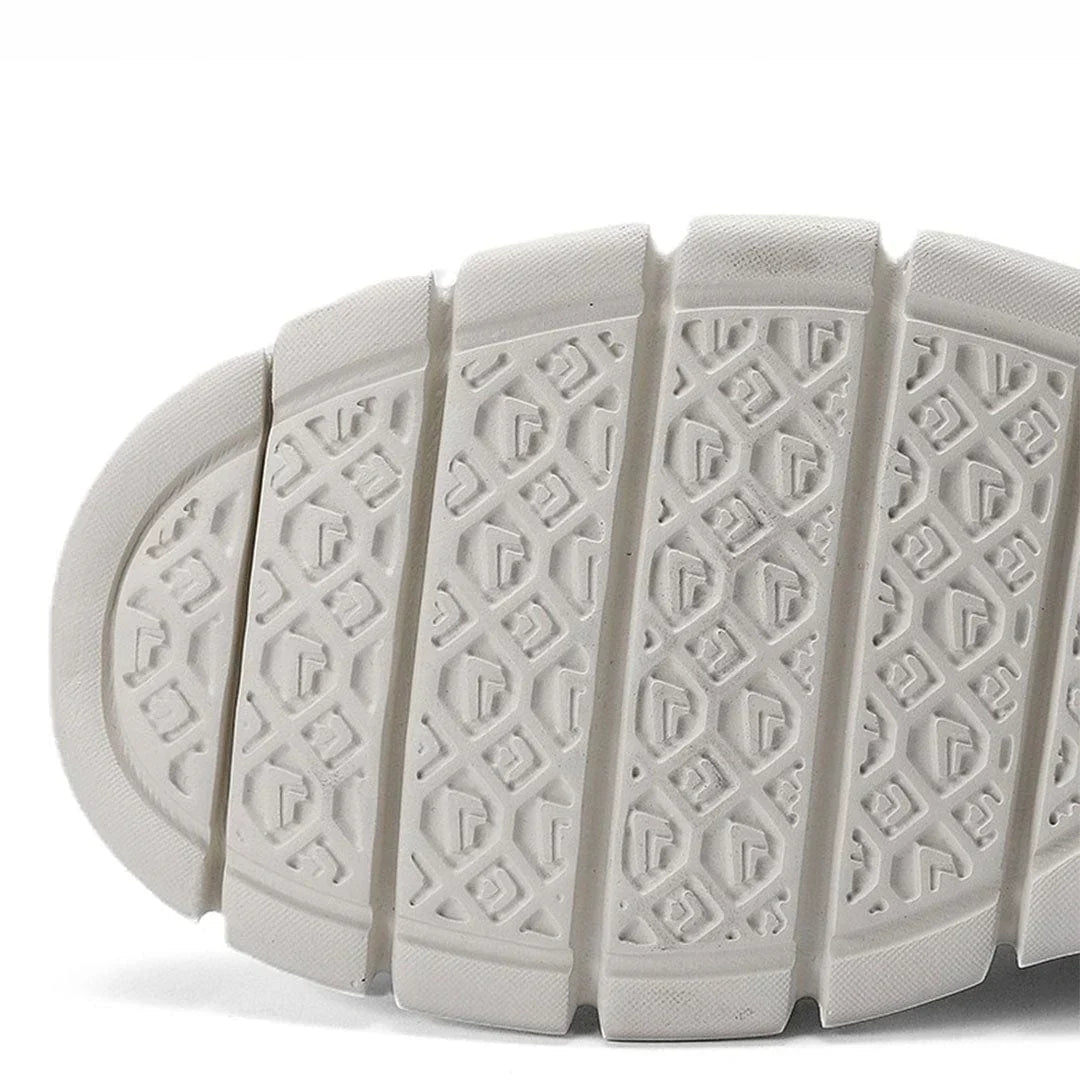 Men's low-top mesh sneakers with laces and segmented sole
