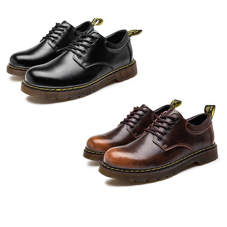 Men's lace-up shoes with round toe, lug sole and stitched trim