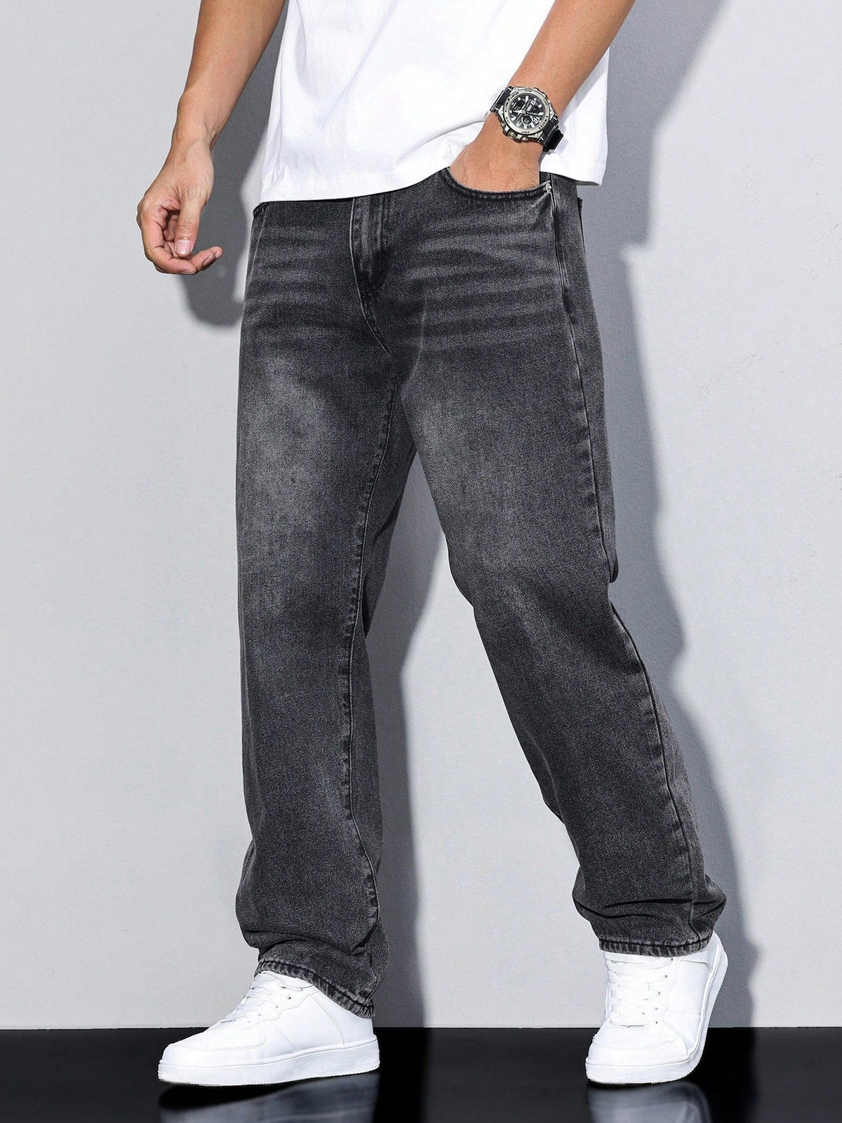 Men's straight leg jeans with washed finish and front pockets