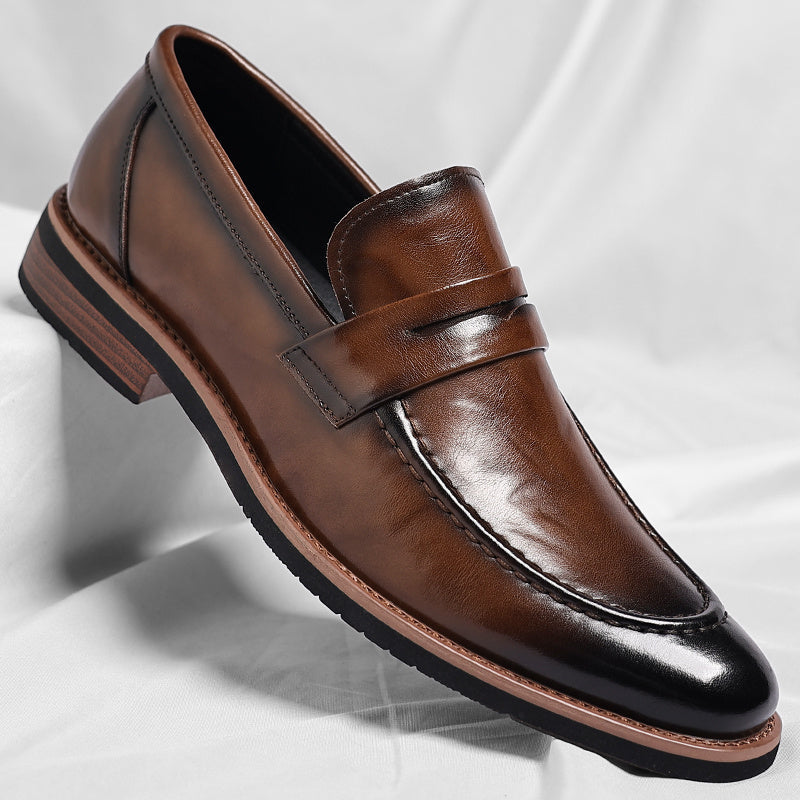 Men's penny loafer with polished finish, round toe and low heel