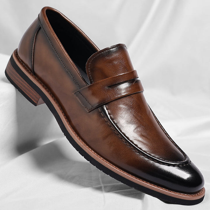 Men's penny loafer with polished finish, round toe and low heel
