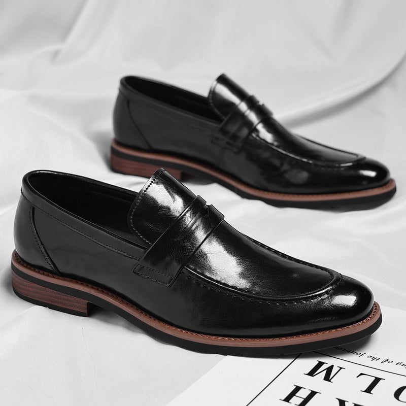 Men's penny loafer with polished finish, round toe and low heel