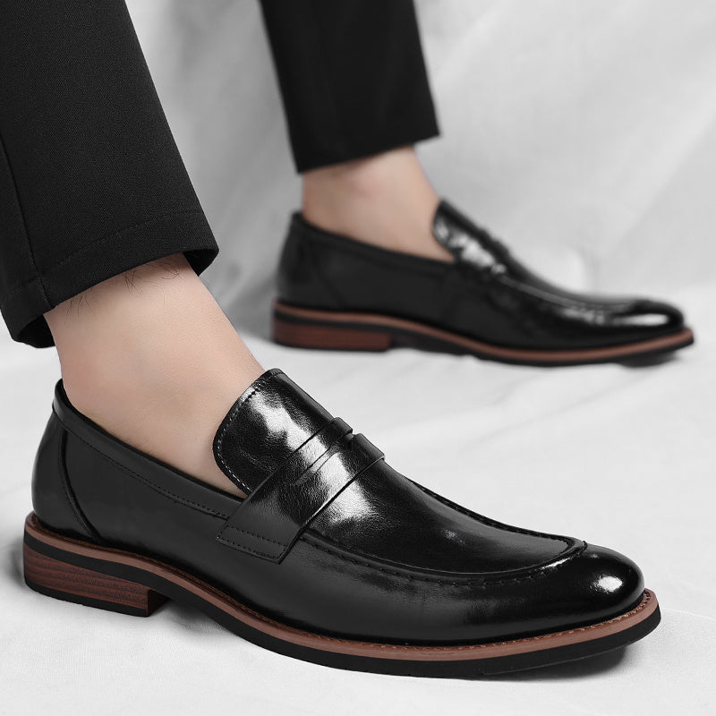 Men's penny loafer with polished finish, round toe and low heel
