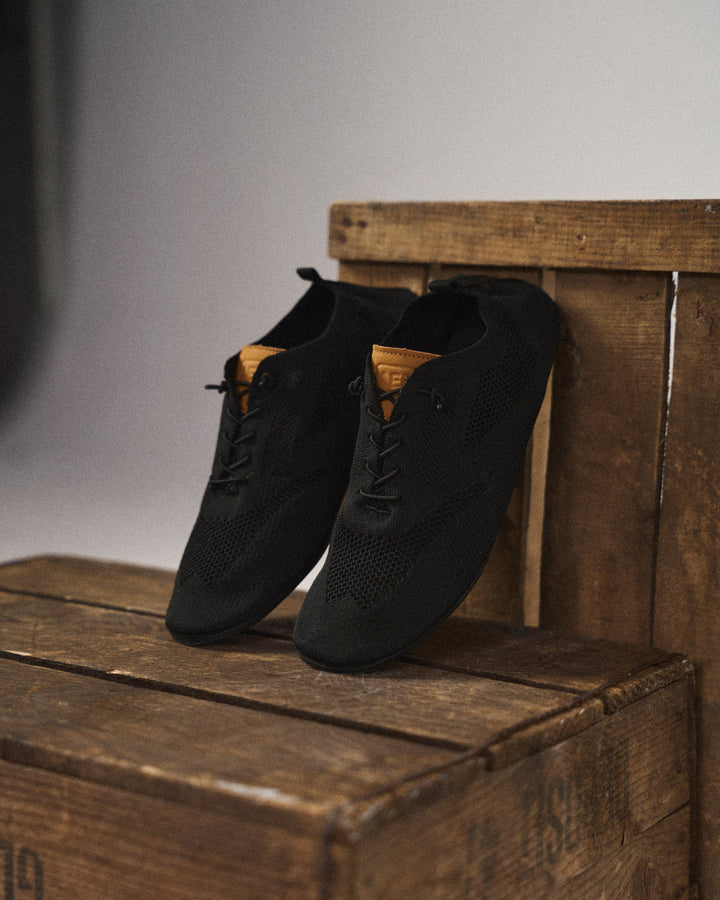 Mesh knit slip-on shoes with round toe