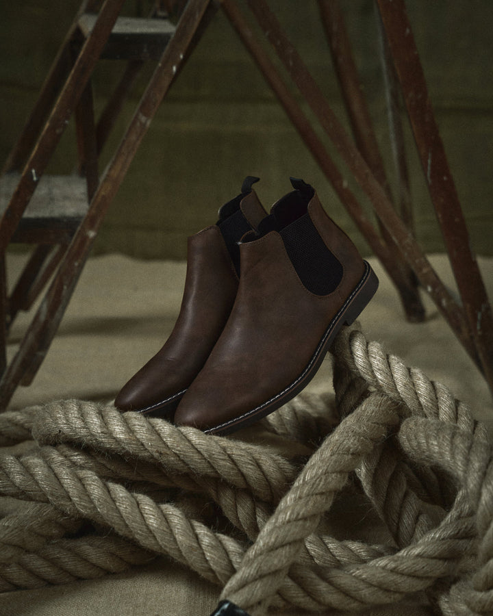 Unisex Chelsea boots with elastic side panels, pull tabs and low heels