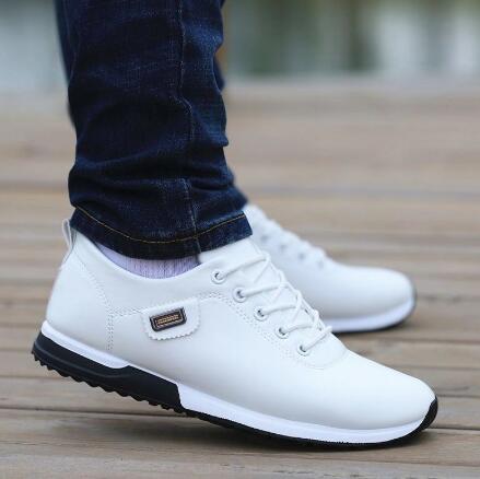 Men's low-top lace-up trainers with rounded toes, layered soles and textured outsoles