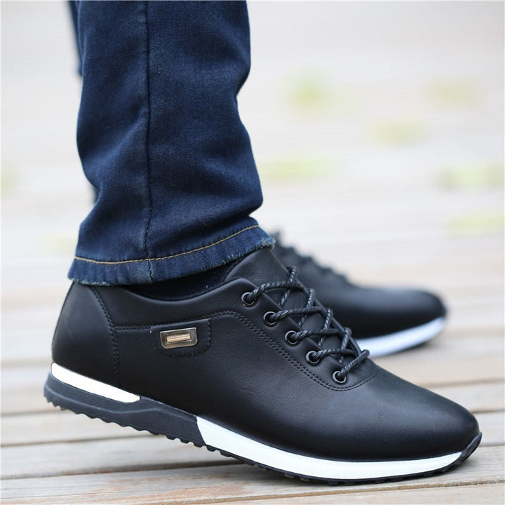 Men's low-top lace-up trainers with rounded toes, layered soles and textured outsoles