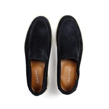 Black men's slip-on loafers with rounded toes and contrasting light soles