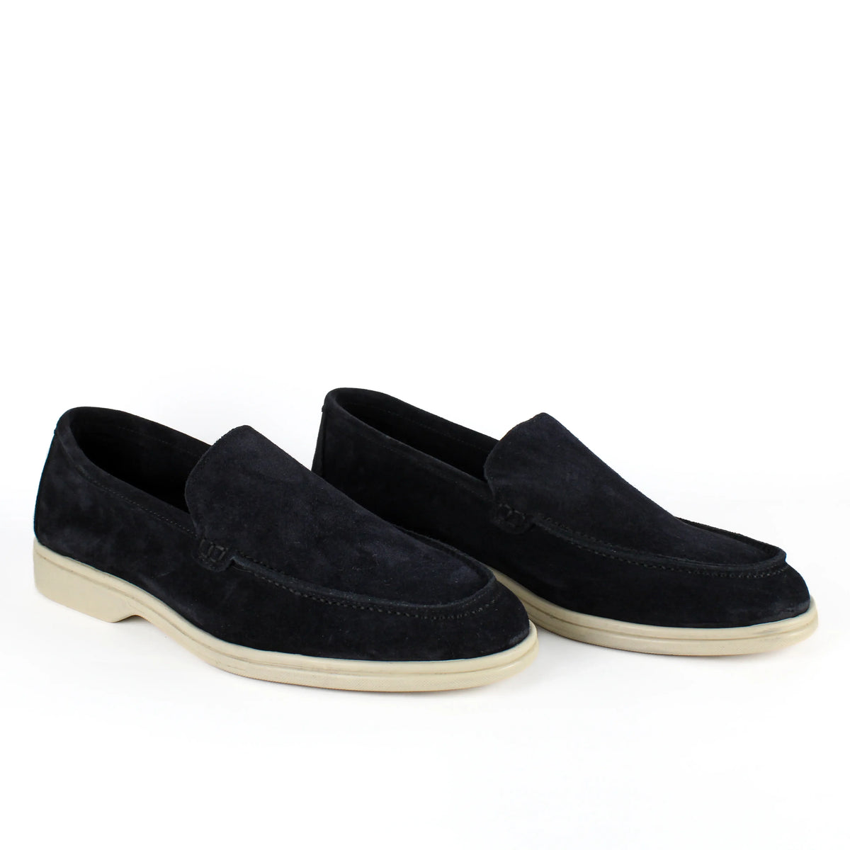Black men's slip-on loafers with rounded toes and contrasting light soles