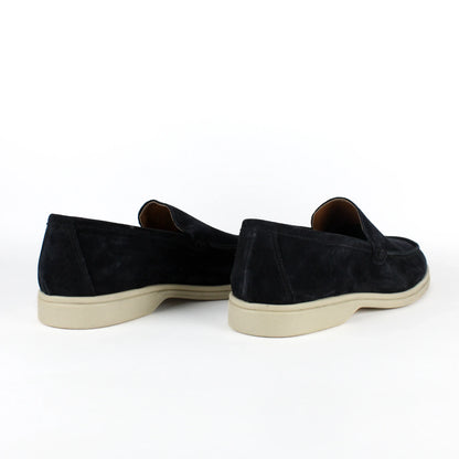 Black men's slip-on loafers with rounded toes and contrasting light soles