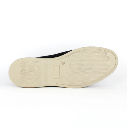 Black men's slip-on loafers with rounded toes and contrasting light soles