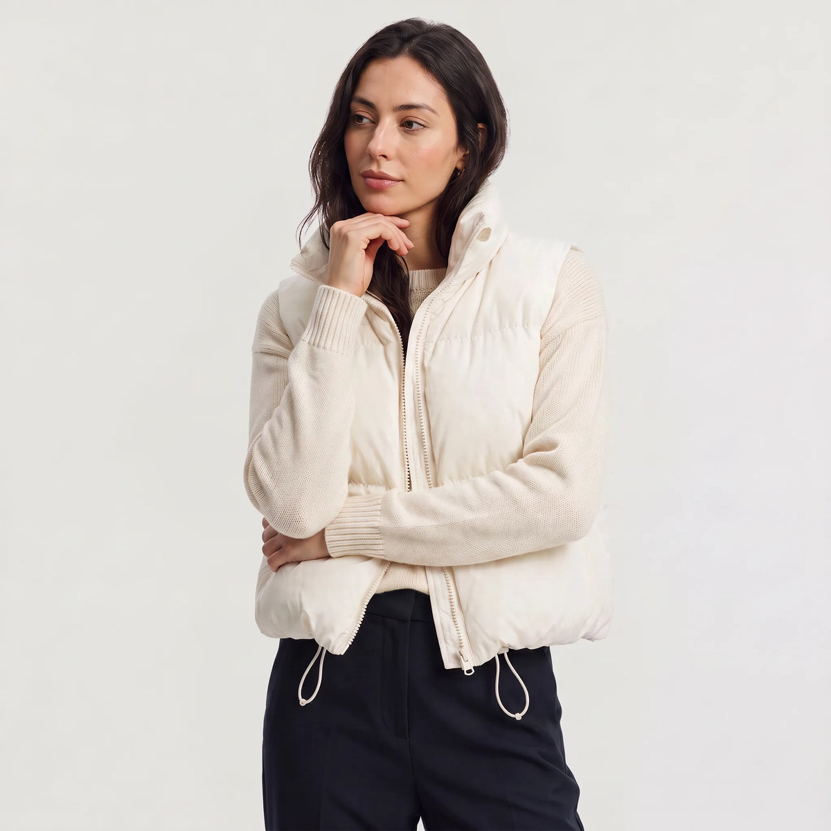 Women's cropped padded gilet with hooded collar, front zip and adjustable hem
