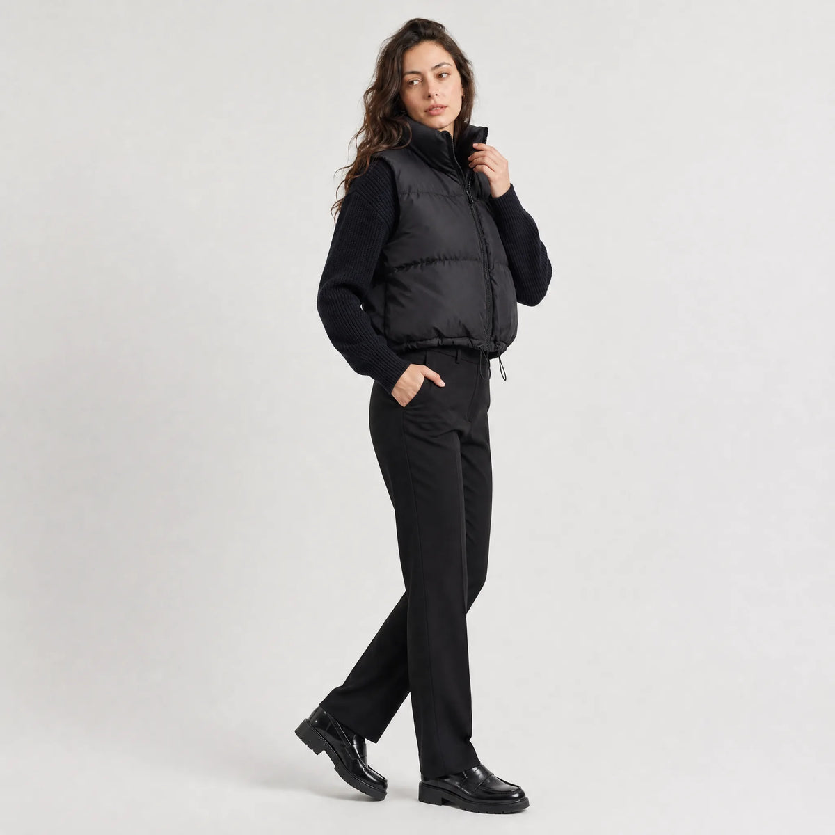 Women's cropped padded gilet with hooded collar, front zip and adjustable hem