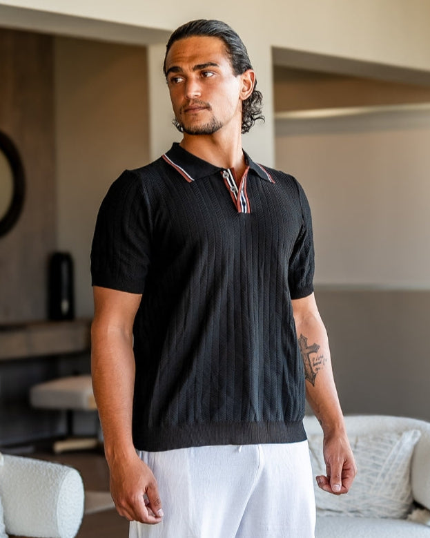 Men's short-sleeved ribbed knit polo shirt with contrast collar trim