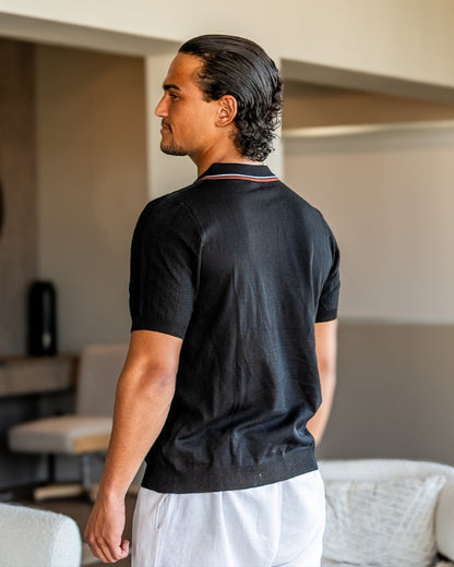 Men's short-sleeved ribbed knit polo shirt with contrast collar trim