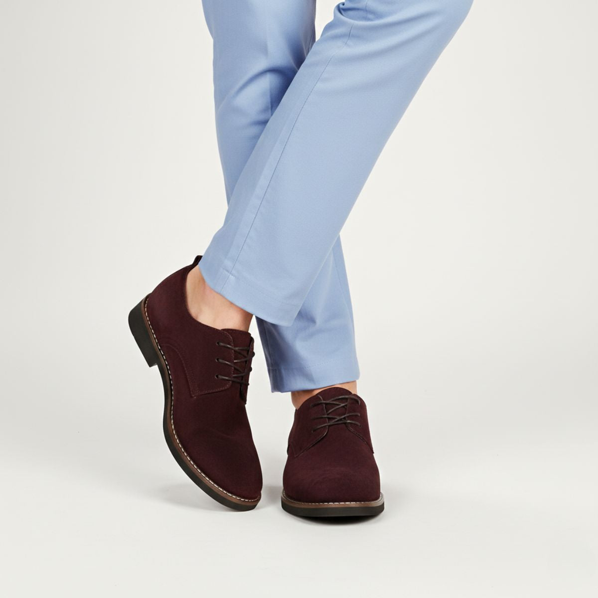 Men's lace-up derby shoes with rounded toes, low heels and stitched panel detailing