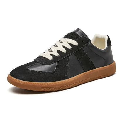 Men's panelled lace-up sneakers with round toes and flat soles
