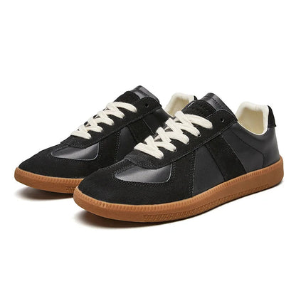 Men's panelled lace-up sneakers with round toes and flat soles