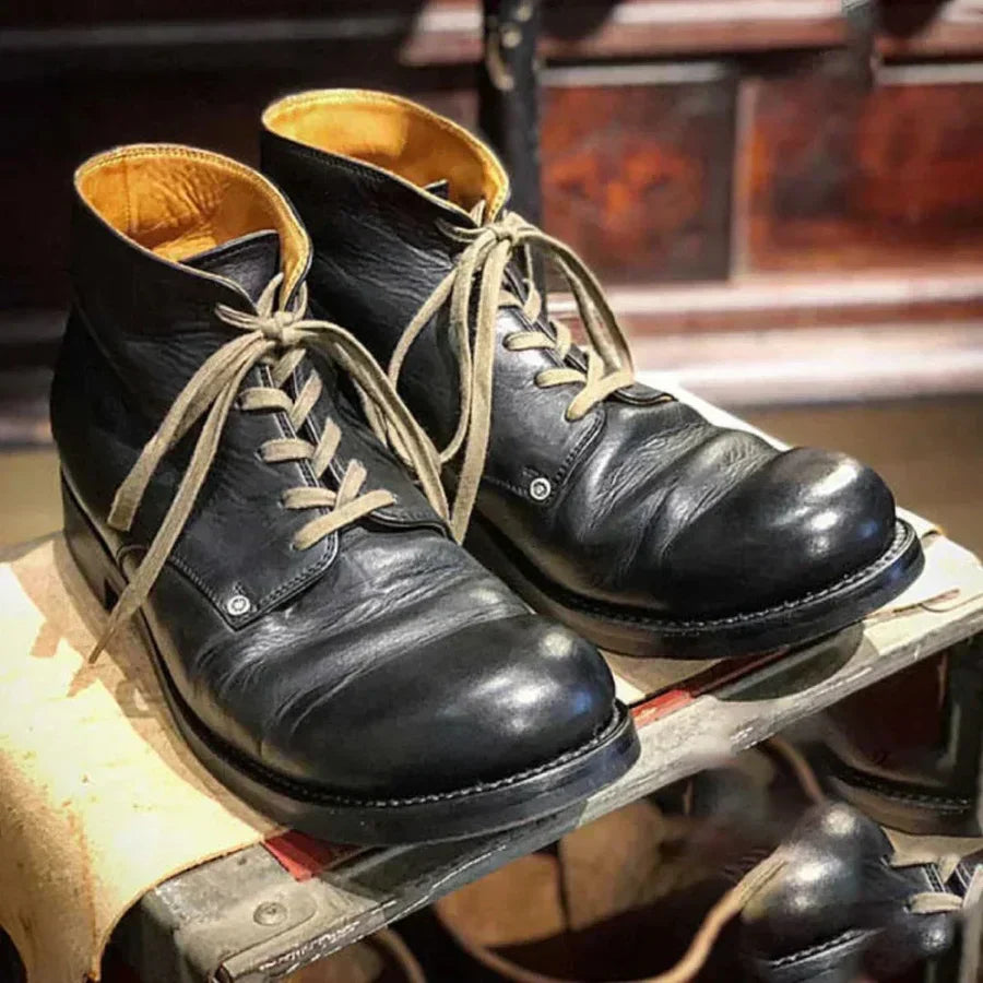 Men's lace-up ankle boots with round toes and low heels