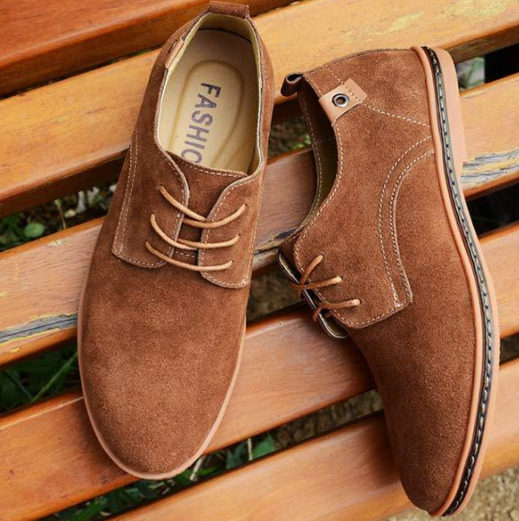 Men's textured lace-up derby shoe with low heel