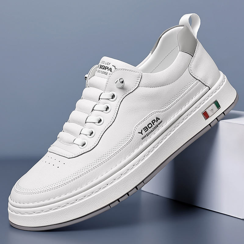 Low-top lace-up trainers with stitched panels and a contrast sole