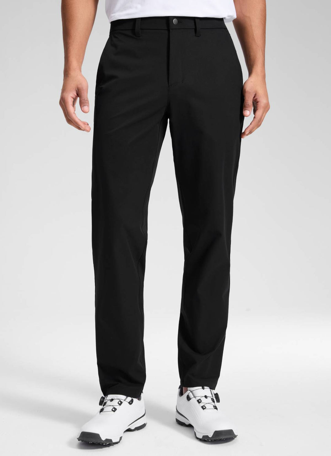 Men's straight-leg golf pants with front pockets and button closure