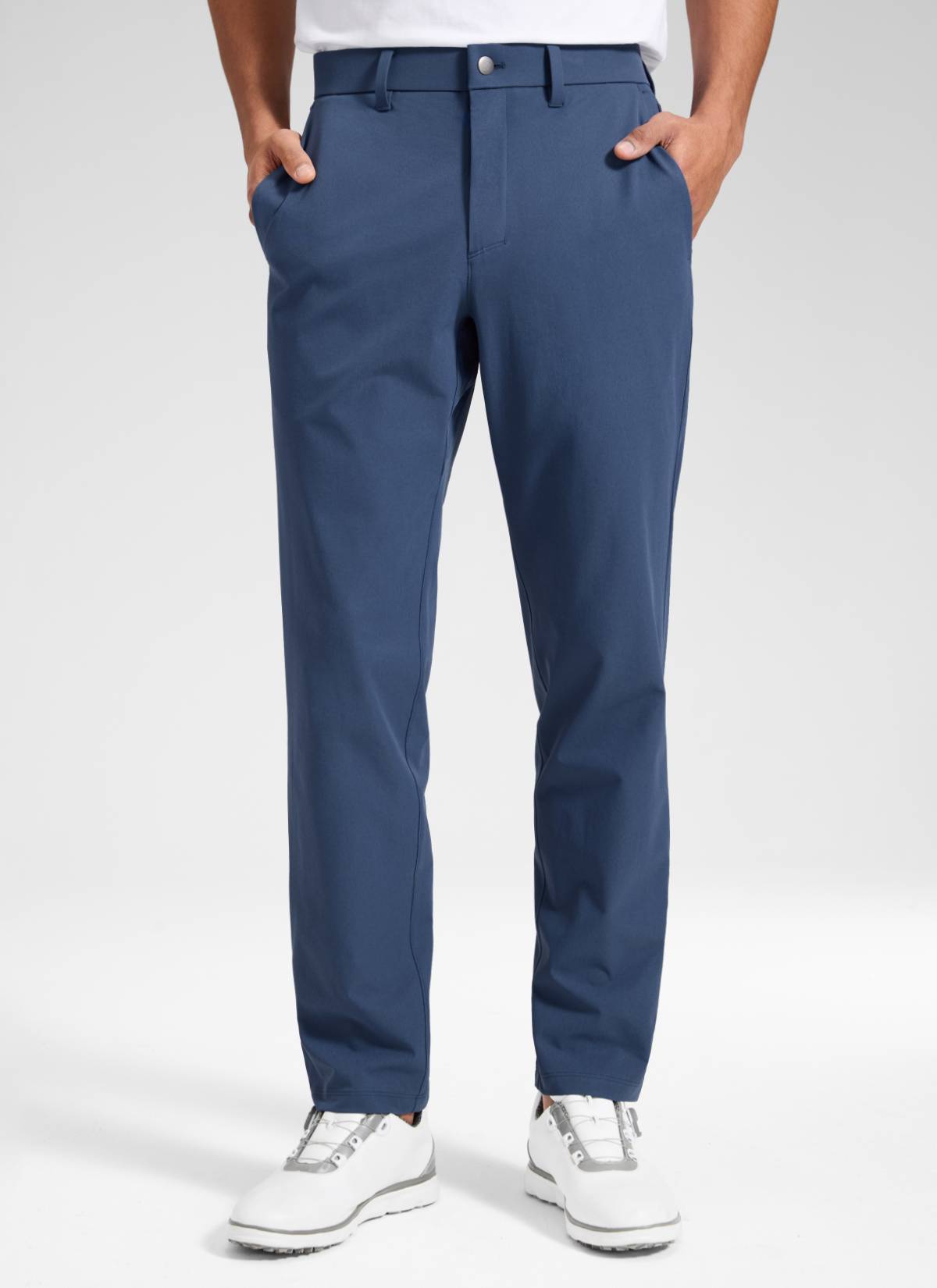 Men's straight-leg golf pants with front pockets and button closure