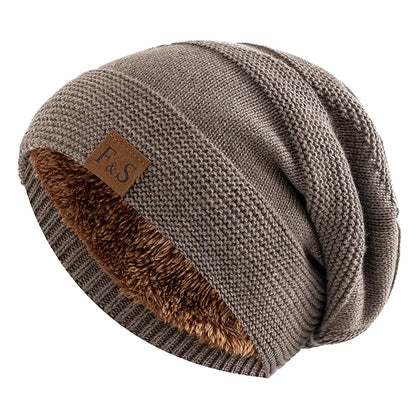 Textured knit men's slouch beanie with a visible furry lining