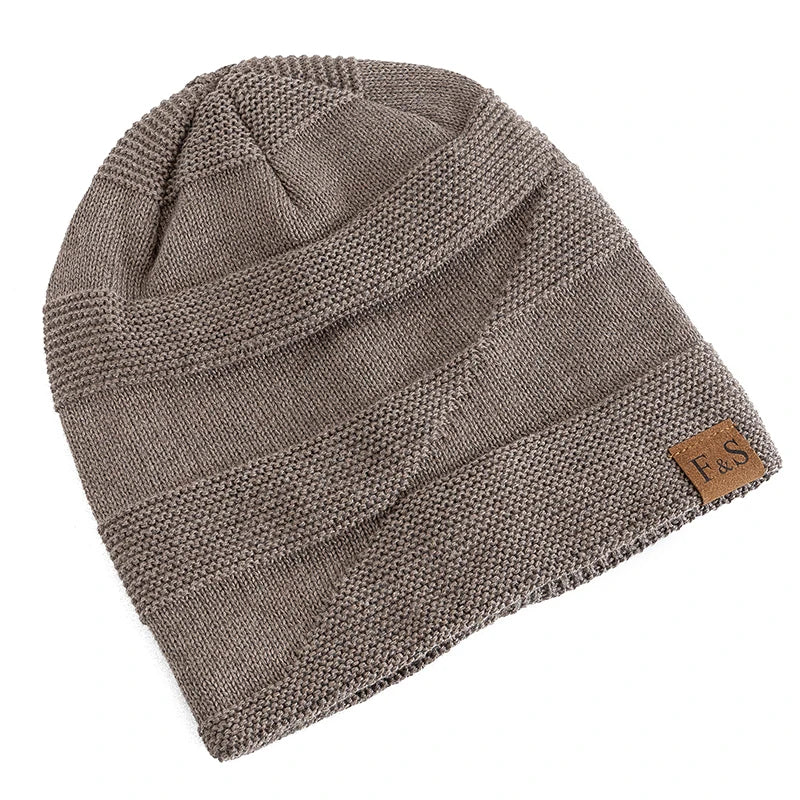 Textured knit men's slouch beanie with a visible furry lining