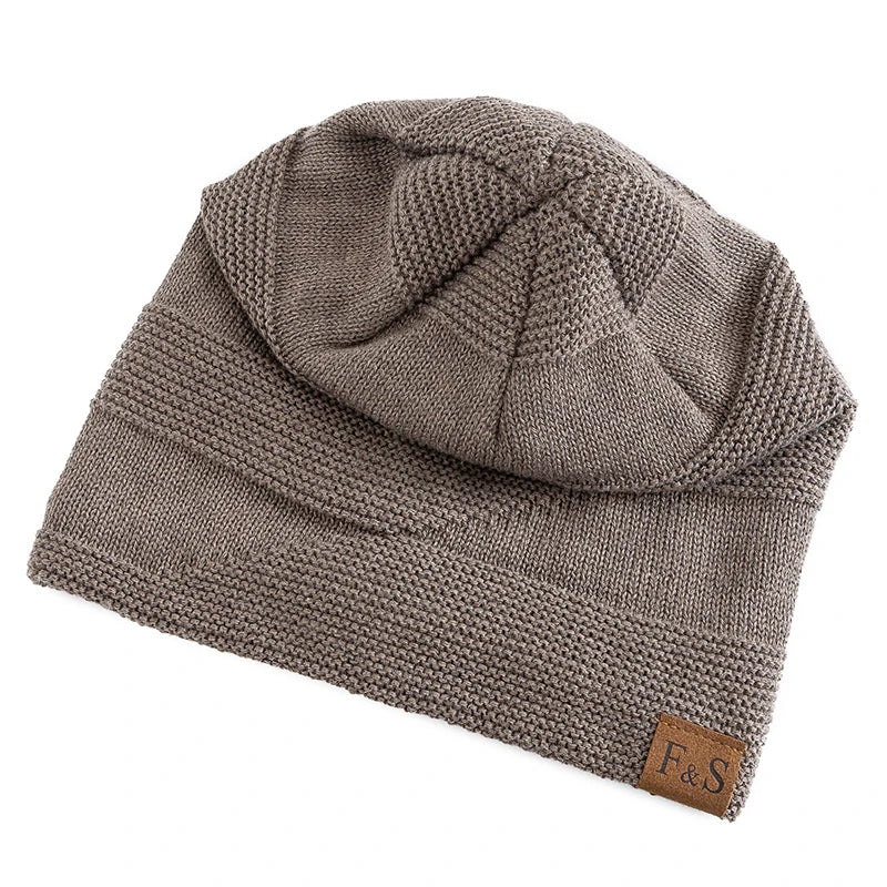 Textured knit men's slouch beanie with a visible furry lining