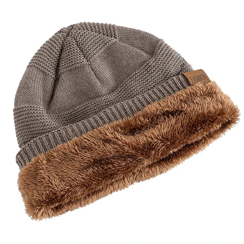 Textured knit men's slouch beanie with a visible furry lining