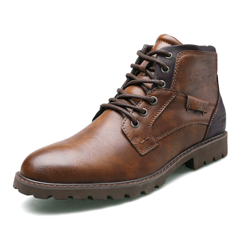 Men's lace-up ankle boots with round toes, panelled uppers and lugged soles