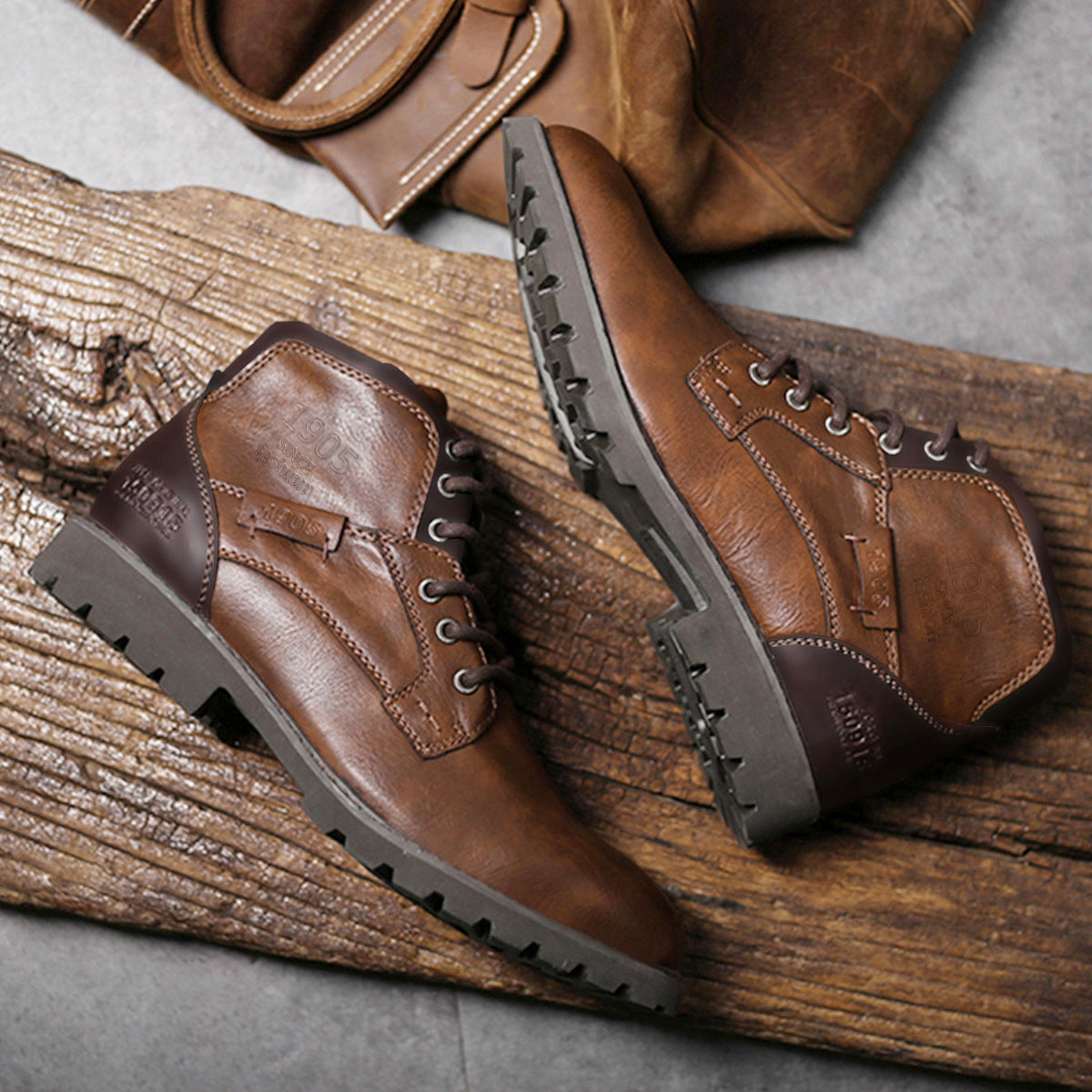 Men's lace-up ankle boots with round toes, panelled uppers and lugged soles