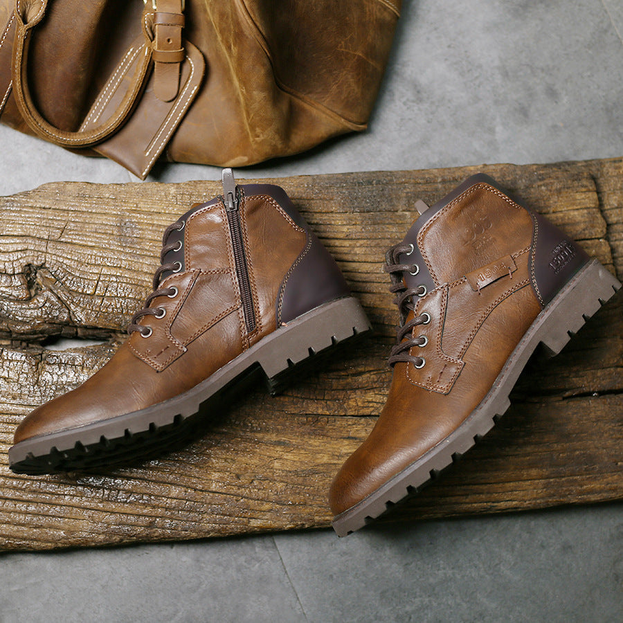 Men's lace-up ankle boots with round toes, panelled uppers and lugged soles