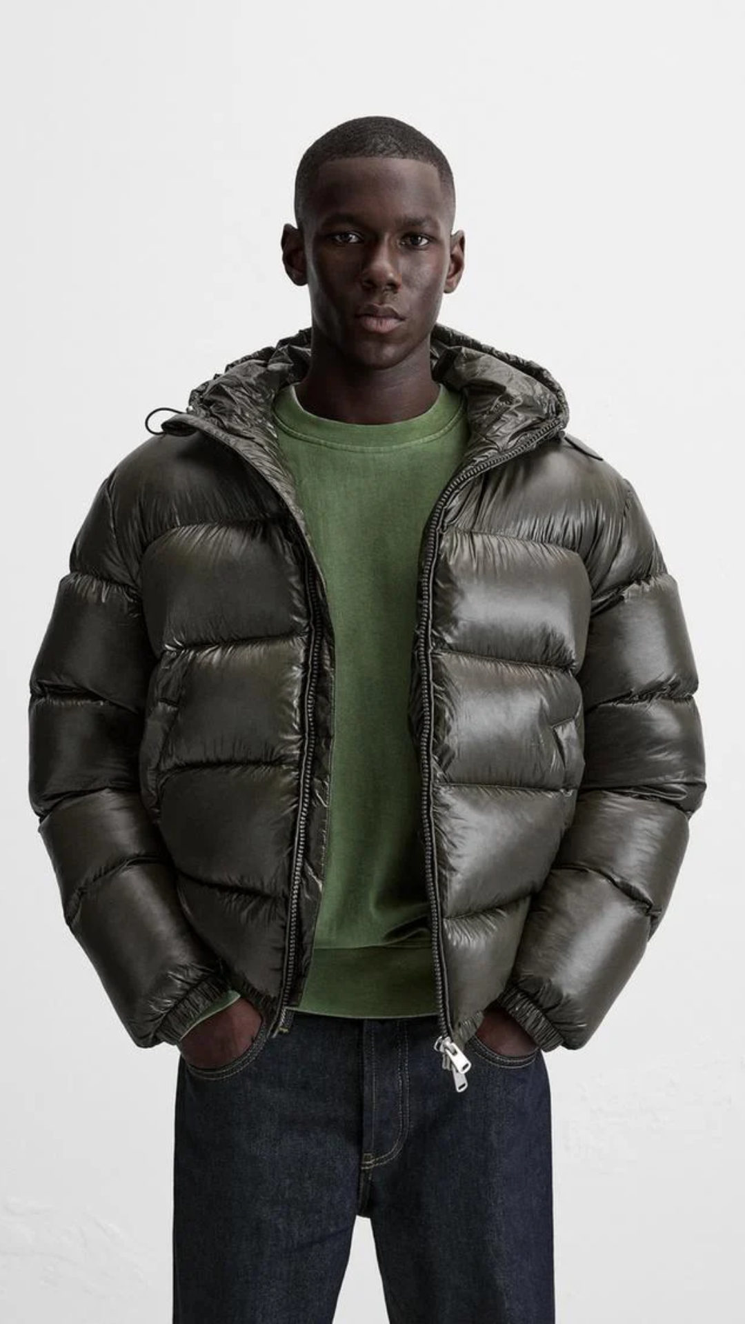 Unisex down jacket with high collar and zip front